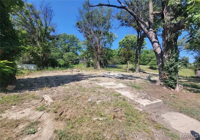 3rd image of 505 S 4Th St, Clarksville, MO 63336 | MLS# MIS26050039