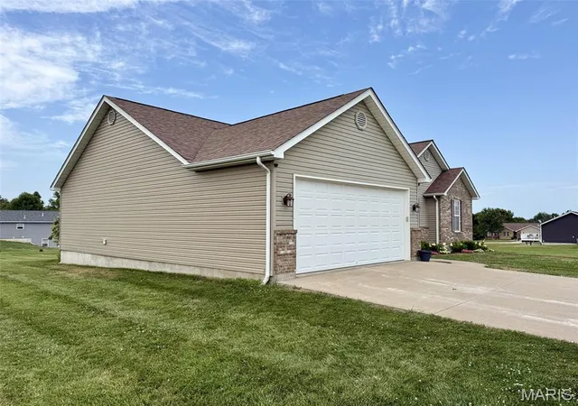 2nd image of 14878 Pike 343, Bowling Green, MO 63334 | MLS# MIS26050041