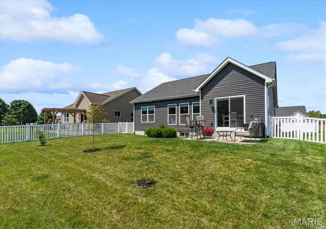 2nd image of 3914 Narrow Leaf Ln, Belleville, IL 62226 | MLS# MIS26050056