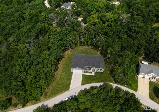 8th image of 10133 Lake Ridge Dr, Hillsboro, MO 63050 | MLS# MIS26050057
