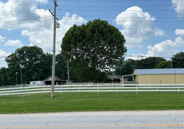 Photo 3 of Single family home for sale at 925 Hwy Kk, Troy, MO 63379 | MLS# MIS26050061 | Listing updated on 2026-09-03