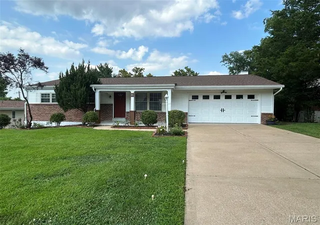 Photo 1 of Single family home for sale at 31 Graeler Dr, Saint Louis, MO 63146 | MLS# MIS26050062 | Listing updated on 2026-09-04