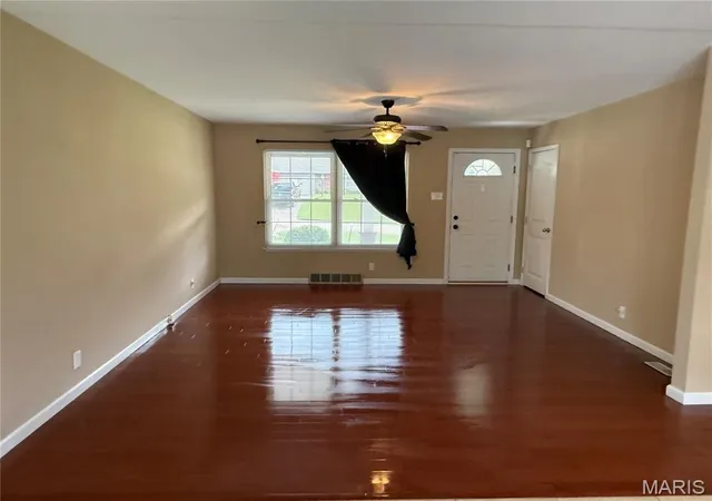 Photo 2 of Single family home for sale at 31 Graeler Dr, Saint Louis, MO 63146 | MLS# MIS26050062 | Listing updated on 2026-09-04