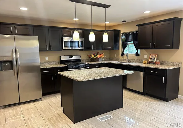 Photo 3 of Single family home for sale at 31 Graeler Dr, Saint Louis, MO 63146 | MLS# MIS26050062 | Listing updated on 2026-09-04