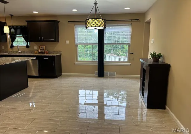 Photo 3 of Single family home for sale at 31 Graeler Dr, Saint Louis, MO 63146 | MLS# MIS26050062 | Listing updated on 2026-09-04