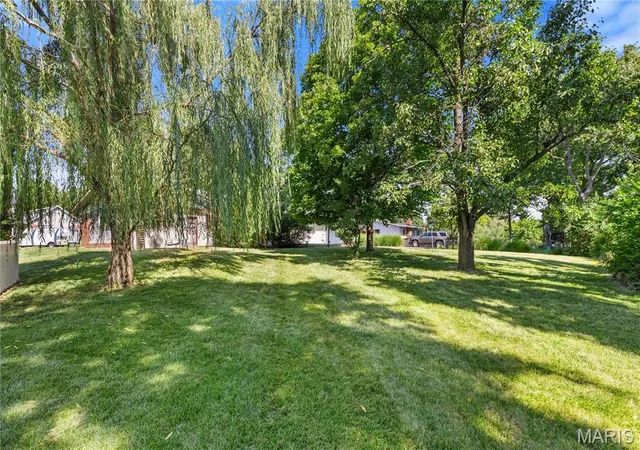 Photo 3 of Single family home for sale at 7 Greymore Dr, Chesterfield, MO 63017 | MLS# MIS26050063 | Listing updated on 2026-10-07