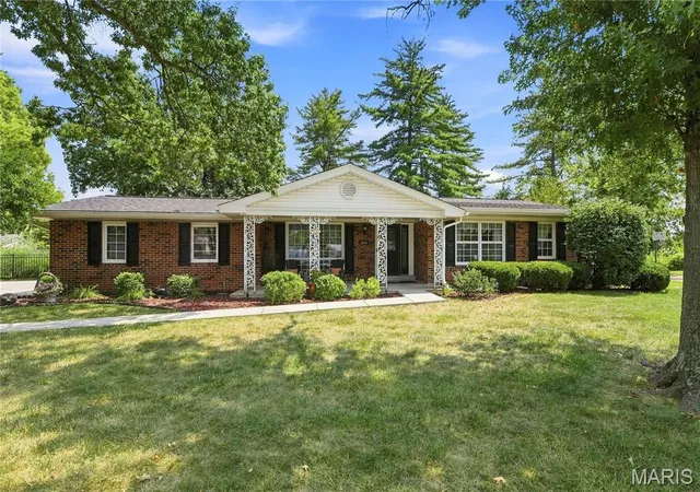 Photo 1 of Single family home for sale at 356 Elmcrest Dr, Ballwin, MO 63011 | MLS# MIS26050067 | Listing updated on 2026-08-26