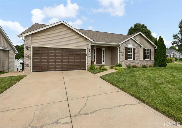 Photo 3 of Single family home for sale at 1447 Wood Haven Dr, Saint Charles, MO 63304 | MLS# MIS26050068 | Listing updated on 2026-09-12