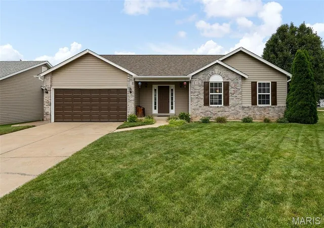 Photo 3 of Single family home for sale at 1447 Wood Haven Dr, Saint Charles, MO 63304 | MLS# MIS26050068 | Listing updated on 2026-09-12