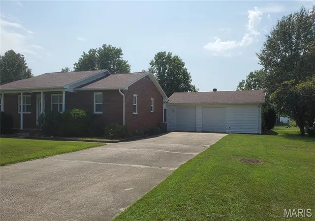 2nd image of 302 Bohannon St, Sikeston, MO 63801 | MLS# MIS26050070