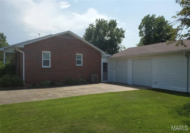 3rd image of 302 Bohannon St, Sikeston, MO 63801 | MLS# MIS26050070
