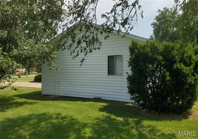 4th image of 302 Bohannon St, Sikeston, MO 63801 | MLS# MIS26050070