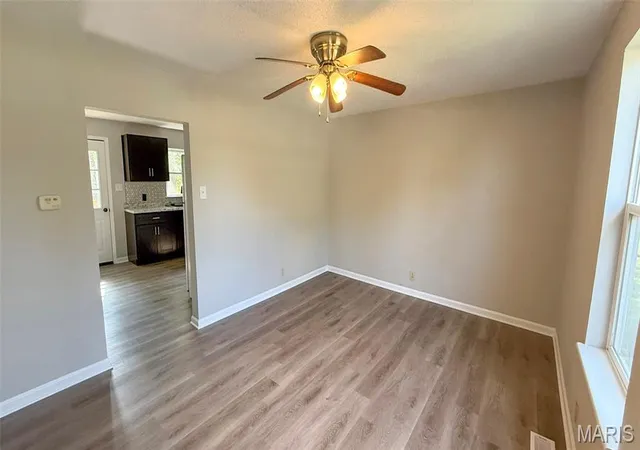 Photo 3 of Sale Pending at 557 Vreeland Rd, Hillsboro, MO 63050 | MLS# MIS26050074 | Listing updated on 2026-09-01