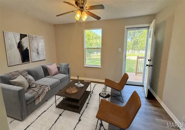 Photo 3 of Sale Pending at 557 Vreeland Rd, Hillsboro, MO 63050 | MLS# MIS26050074 | Listing updated on 2026-09-24