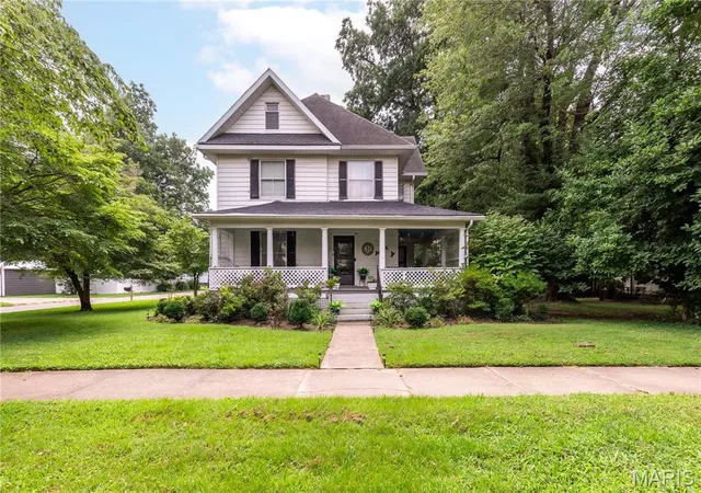 1st image of 409 E Cypress St, Charleston, MO 63834 | MLS# MIS26050084