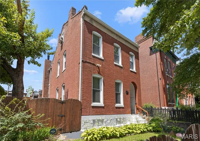Photo 1 of Sale Pending at 2251 Jules St, Saint Louis, MO 63104 | MLS# MIS26050100 | Listing updated on 2026-09-08