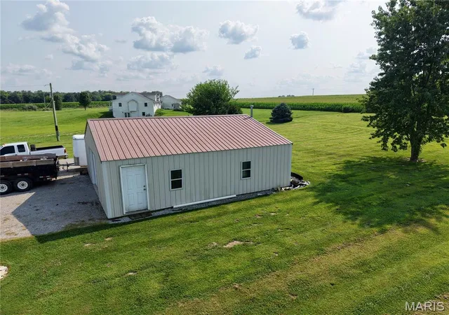 Photo 5 of Single family home for sale at 11779 Hickory Grove Pl, New London, MO 63459 | MLS# MIS26050106 | Listing updated on 2026-08-05