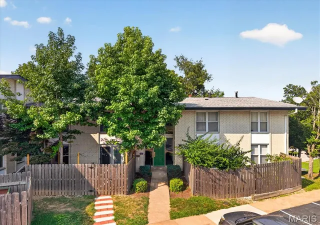Photo 2 of Condo for sale at 10401 Briarbend Dr #9, Saint Louis, MO 63146 | MLS# MIS26050117 | Listing updated on 2026-09-02