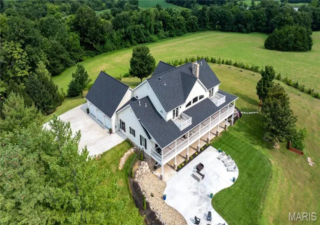 Photo 1 of Sale Pending at 205 Howell Rd, Defiance, MO 63341 | MLS# MIS26050120 | Listing updated on 2026-08-19