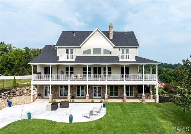 Photo 4 of Sale Pending at 205 Howell Rd, Defiance, MO 63341 | MLS# MIS26050120 | Listing updated on 2026-08-19
