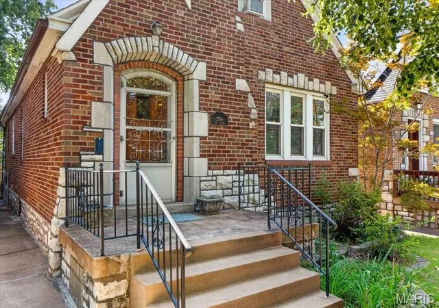 Photo 2 of Sale Pending at 3758 Taft Ave, Saint Louis, MO 63116 | MLS# MIS26050146 | Listing updated on 2026-08-26