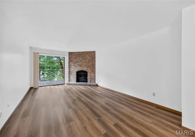 Listing Photo 3 - Condo for sale in building located at 1440 Heritage Lndg, St. Charles, MO 63303 - Unit #201