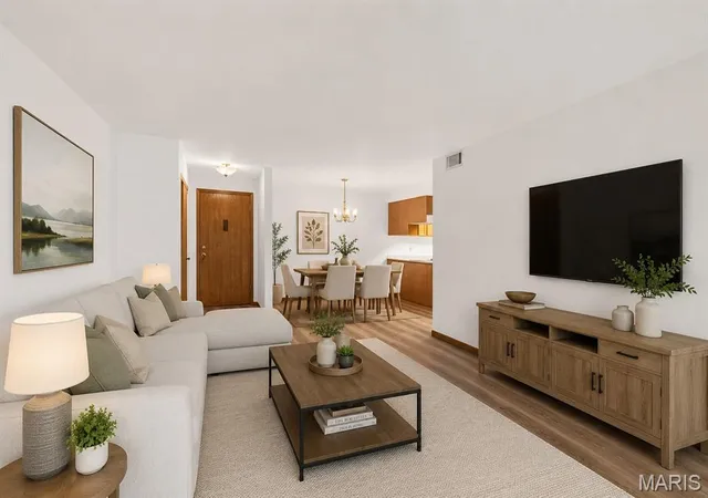 Listing Photo 4 - Condo for sale in building located at 1440 Heritage Lndg, St. Charles, MO 63303 - Unit #201