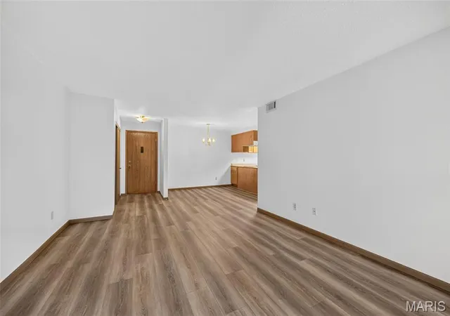 Listing Photo 5 - Condo for sale in building located at 1440 Heritage Lndg, St. Charles, MO 63303 - Unit #201