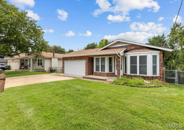 3rd image of 9 Matthew Ct, Arnold, MO 63010 | MLS# MIS26050156