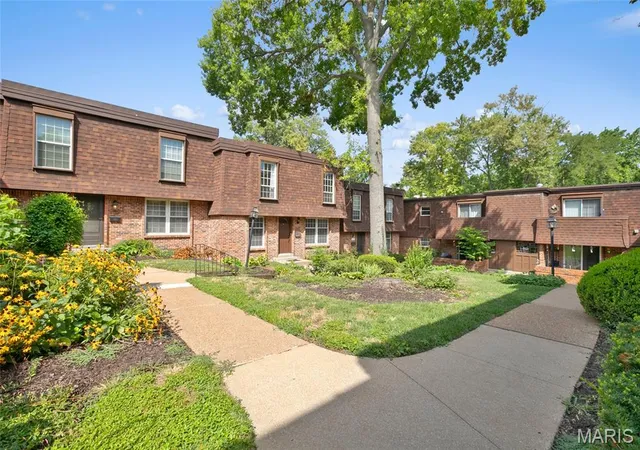 Photo 3 of Townhouse for sale at 13511 Coliseum Dr, Chesterfield, MO 63017 | MLS# MIS26050160 | Listing updated on 2026-09-06