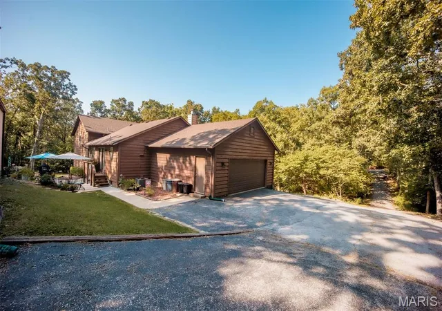 Photo 2 of Sale Pending at 7018 Wedgewood Dr, Cedar Hill, MO 63016 | MLS# MIS26050171 | Listing updated on 2026-10-06