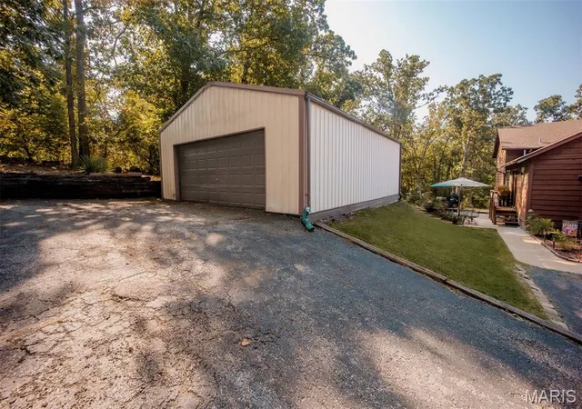 Photo 3 of Sale Pending at 7018 Wedgewood Dr, Cedar Hill, MO 63016 | MLS# MIS26050171 | Listing updated on 2026-10-06