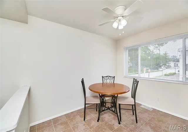 Photo 4 of Sale Pending at 847 Wendevy Ct, Ballwin, MO 63011 | MLS# MIS26050174 | Listing updated on 2026-09-24