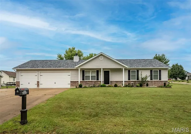Photo 1 of Single family home for sale at 301 Excalibur Blvd, Troy, MO 63379 | MLS# MIS26050178 | Listing updated on 2026-08-11