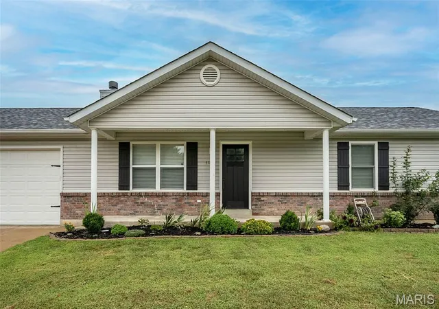 Photo 4 of Single family home for sale at 301 Excalibur Blvd, Troy, MO 63379 | MLS# MIS26050178 | Listing updated on 2026-08-11