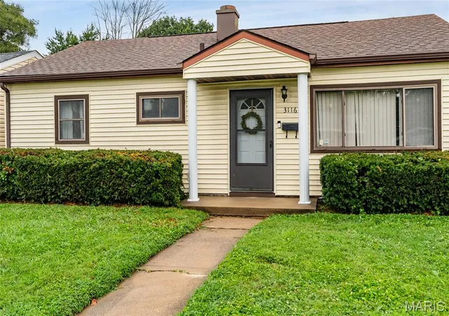 3rd image of 3116 Wayne Ave, Granite City, IL 62040 | MLS# MIS26050184