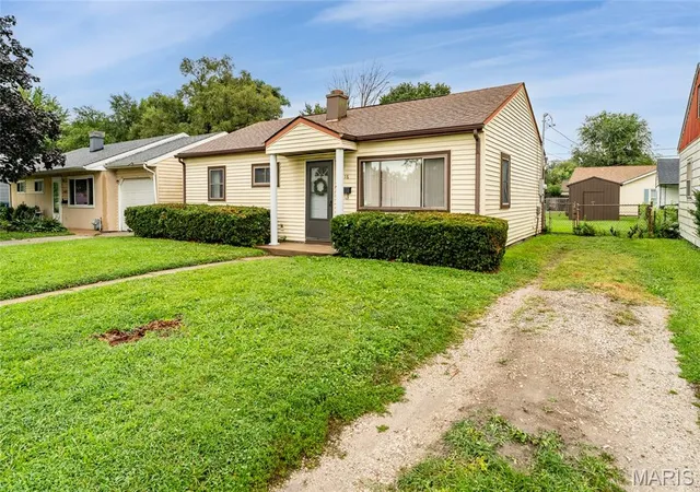 4th image of 3116 Wayne Ave, Granite City, IL 62040 | MLS# MIS26050184