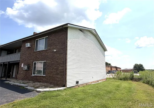 Photo 4 of Multi family home for sale at 971 Belle Valley Dr, Belleville, IL 62220 | MLS# MIS26050185 | Listing updated on 2026-08-31