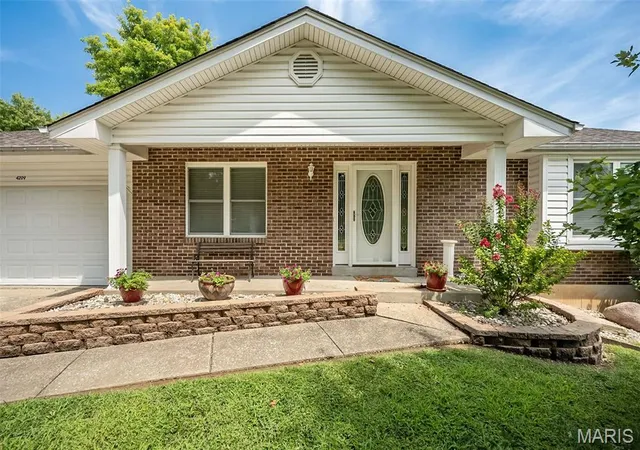 Photo 2 of Sale Pending at 4209 Chisholm Trail Dr, Saint Charles, MO 63304 | MLS# MIS26050189 | Listing updated on 2026-08-20