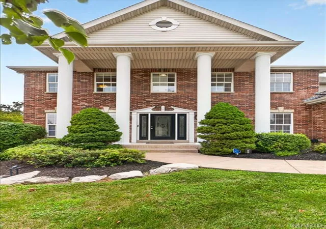 Photo 2 of Sale Pending at 20 Creek Pass Ct, Saint Charles, MO 63304 | MLS# MIS26050205 | Listing updated on 2026-08-23