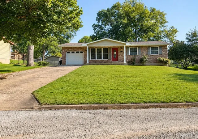 Photo 1 of Single family home for sale at 205 Pell Ave, Farmington, MO 63640 | MLS# MIS26050209 | Listing updated on 2026-09-19