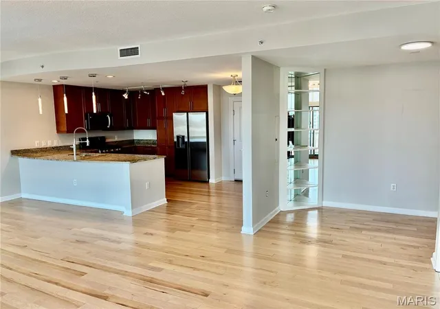 Photo 3 of Condo for sale at 4909 Laclede Ave #1205, Saint Louis, MO 63108 | MLS# MIS26050215 | Listing updated on 2026-09-16