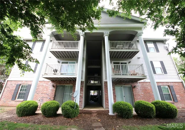 Listing Photo 4 - Condo for sale in building located at 12812 Portulaca Dr, St. Louis, MO 63146 - Unit #B