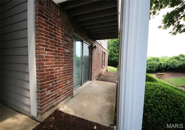 Listing Photo 5 - Condo for sale in building located at 12812 Portulaca Dr, St. Louis, MO 63146 - Unit #B