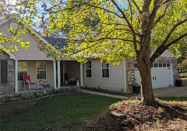 Photo 2 of Single family home for sale at 5504 Bon Ron Dr, Hillsboro, MO 63050 | MLS# MIS26050239 | Listing updated on 2026-10-08