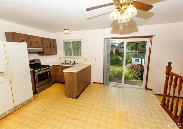 3rd image of 728 Stonesign Dr, Fenton, MO 63026 | MLS# MIS26050250