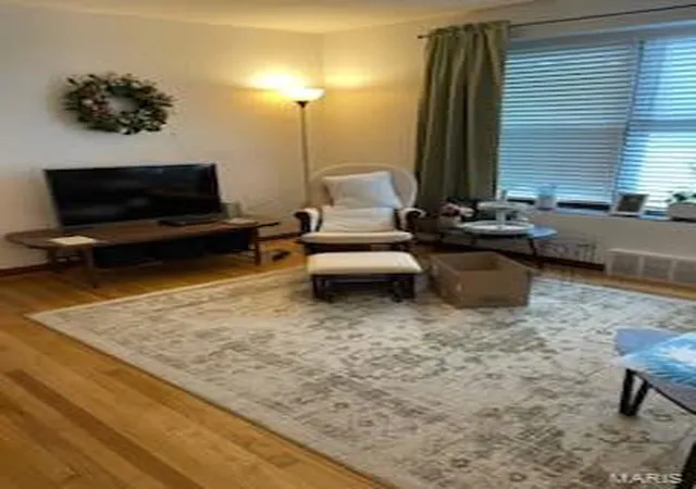 Photo 3 of Sale Pending at 5005 Jamieson Ave #1S, Saint Louis, MO 63109 | MLS# MIS26050290 | Listing updated on 2026-08-27