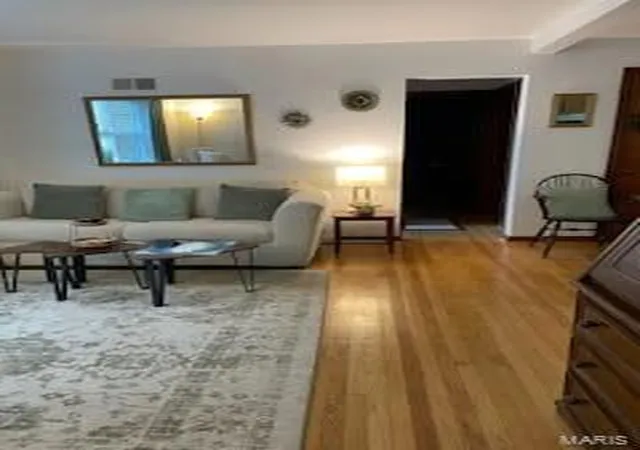 Photo 4 of Sale Pending at 5005 Jamieson Ave #1S, Saint Louis, MO 63109 | MLS# MIS26050290 | Listing updated on 2026-08-27
