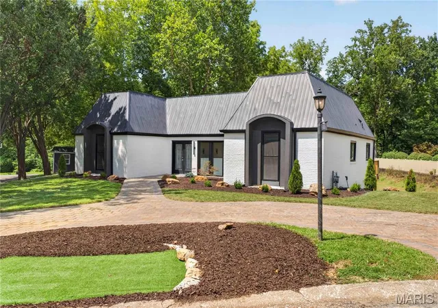 Photo 1 of Single family home for sale at 111 Lamoine Ln, Belleville, IL 62223 | MLS# MIS26050295 | Listing updated on 2026-09-08
