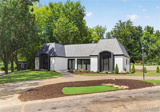 Photo 3 of Single family home for sale at 111 Lamoine Ln, Belleville, IL 62223 | MLS# MIS26050295 | Listing updated on 2026-09-08